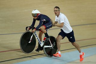 Paul Manning pushes Laura Kenny up onto the track at the Rio 2016 Olympic Games 