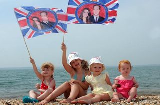 Children on the beach waiting for news of the royal baby