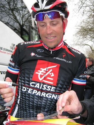 French veteran Christophe Moreau (Caisse d'Epargne) signs an autograph