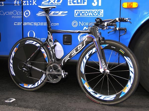 The Felt DA also uses a fork with an external steerer tube but thus far has not been scrutinized by the UCI.