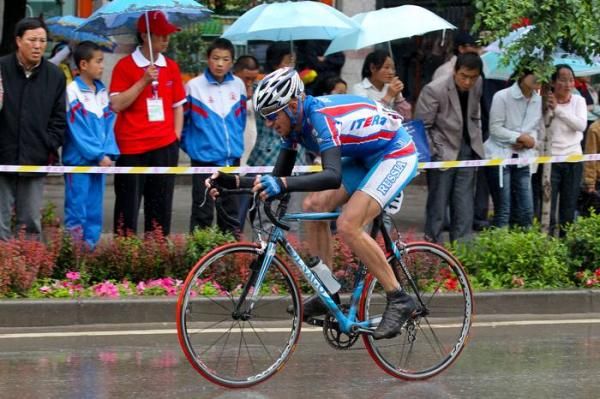 Evgeny Reshetko (Russia) pushes the pace.