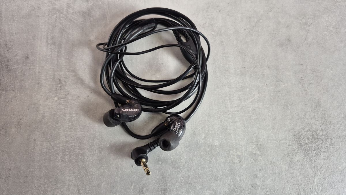 Shure SE215 review: these wired earbuds serve up incredible noise ...