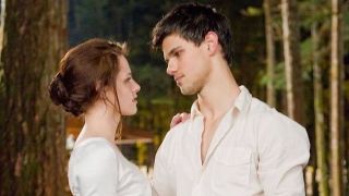 Kristen Stewart and Taylor Lautner dancing in Twilight: Breaking Dawn Part 1 wedding