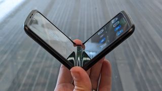 Motorola Razr 2022 review hinge V