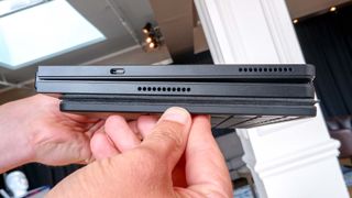 Lenovo ThinkPad X1 Fold 2022 closed thickness
