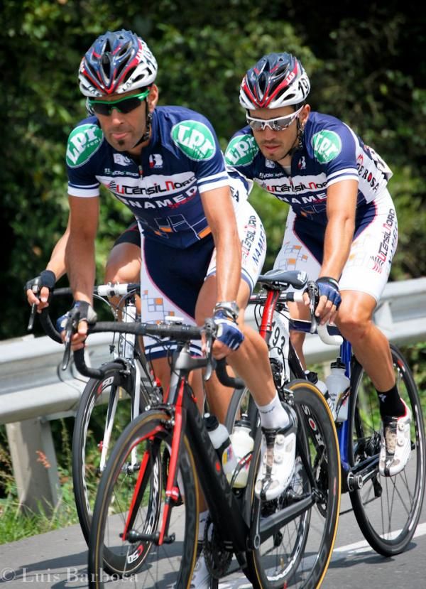 Patxi Villa leads his Utensilnord teammate