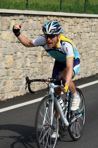 Levi Leipheimer (Astana) signals to turn off the gas.