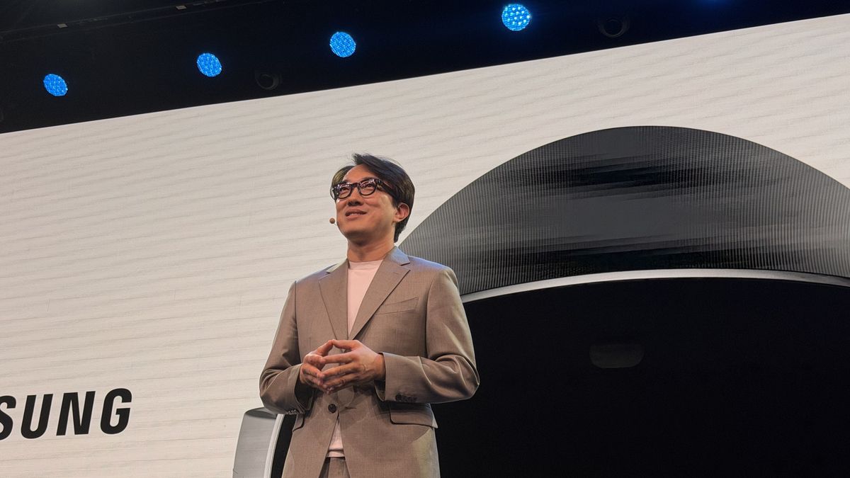 Galaxy Unpacked smart glasses.