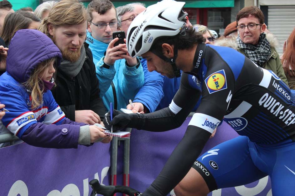 Fernando Gaviria signs some autographs