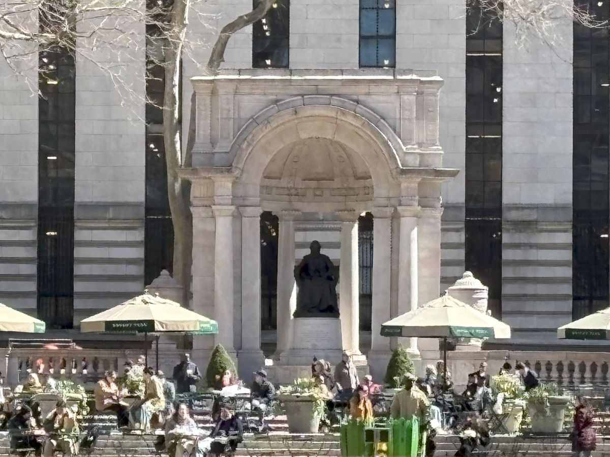 Apple iPhone 16 zoom sample.