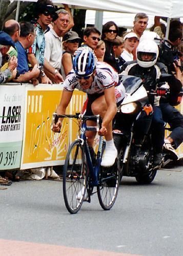Mark Roland surges to an emphatic victory