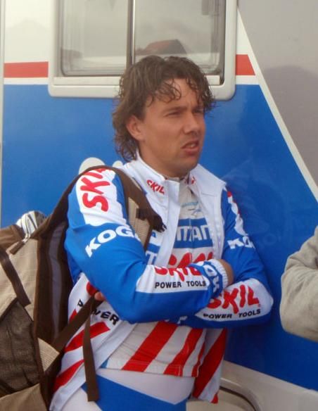 Cyclingnews diarist Kenny van Hummel chats before the start