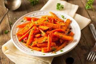 Roast carrots in a bowl