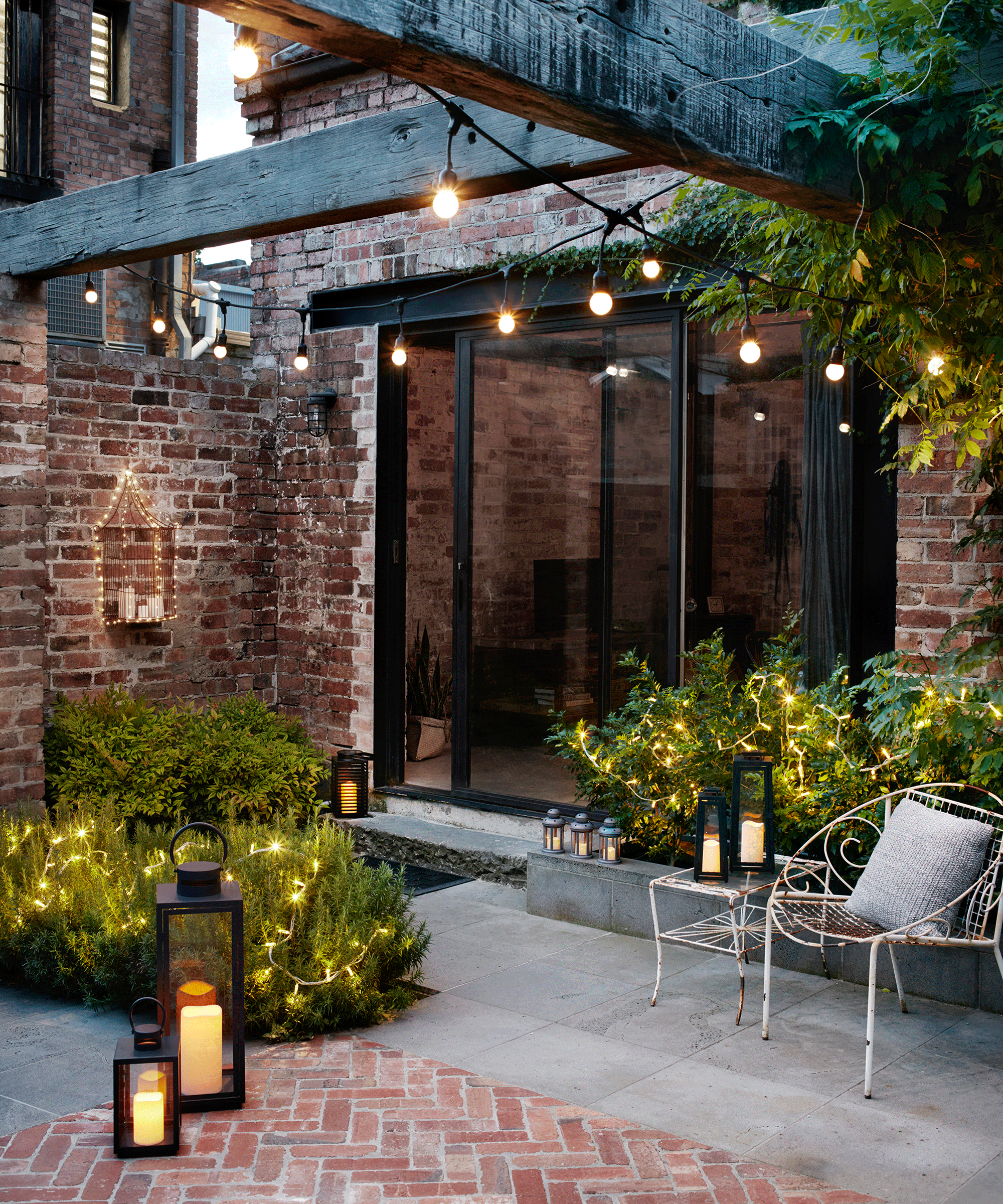 outdoor lighting in courtyard