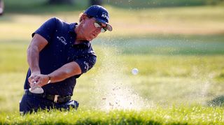 8 Problems Only Left-Handed Golfers Face, phil mickelson bunker shot