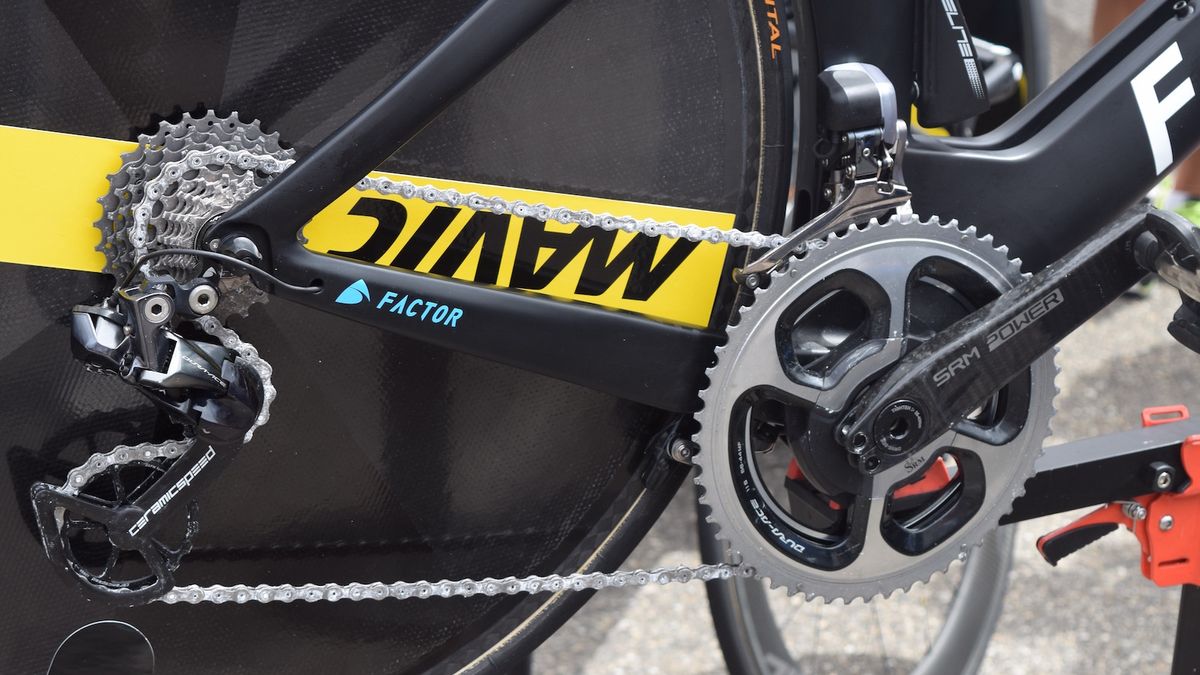 Romain Bardet appeared to be running the CeramicSpeed UFO chain