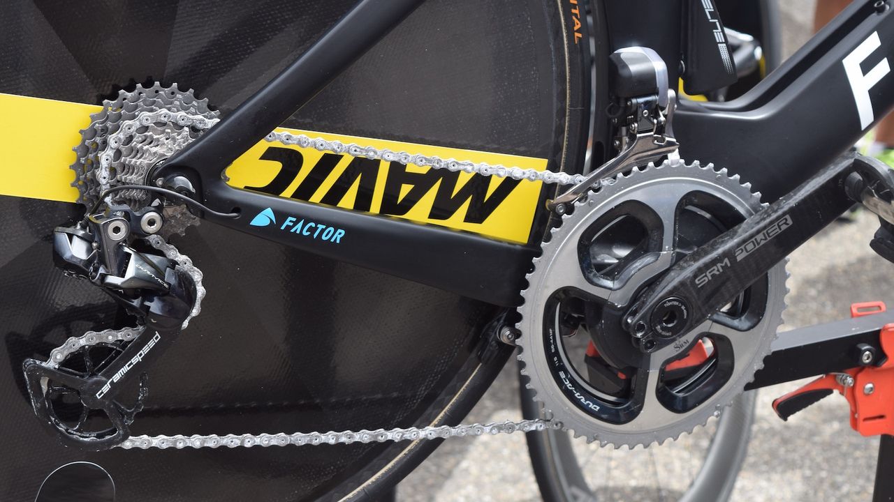 Romain Bardet appeared to be running the CeramicSpeed UFO chain