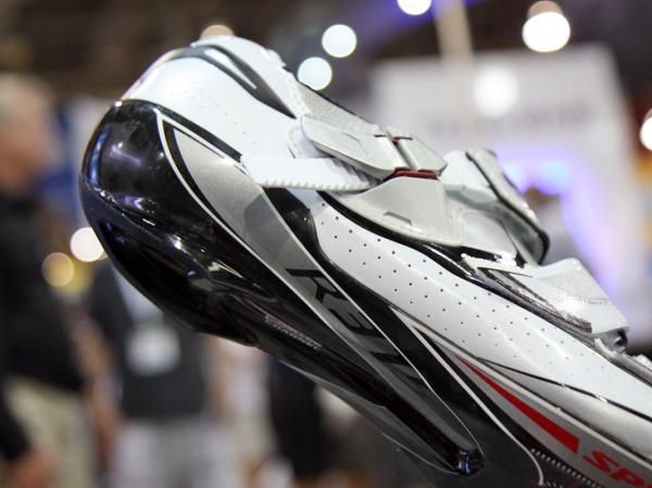 The rear end of the Shimano SH-R315's carbon outsole partially wraps around the heel for greater foot stability.