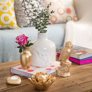 living room with rose and owl statue