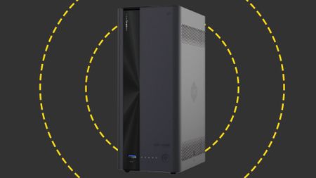 The LincPlus LincStation E1 on the ITPro background