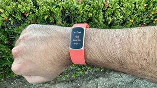 The Active Zone Minutes field on the Fitbit Charge 6 during an activity