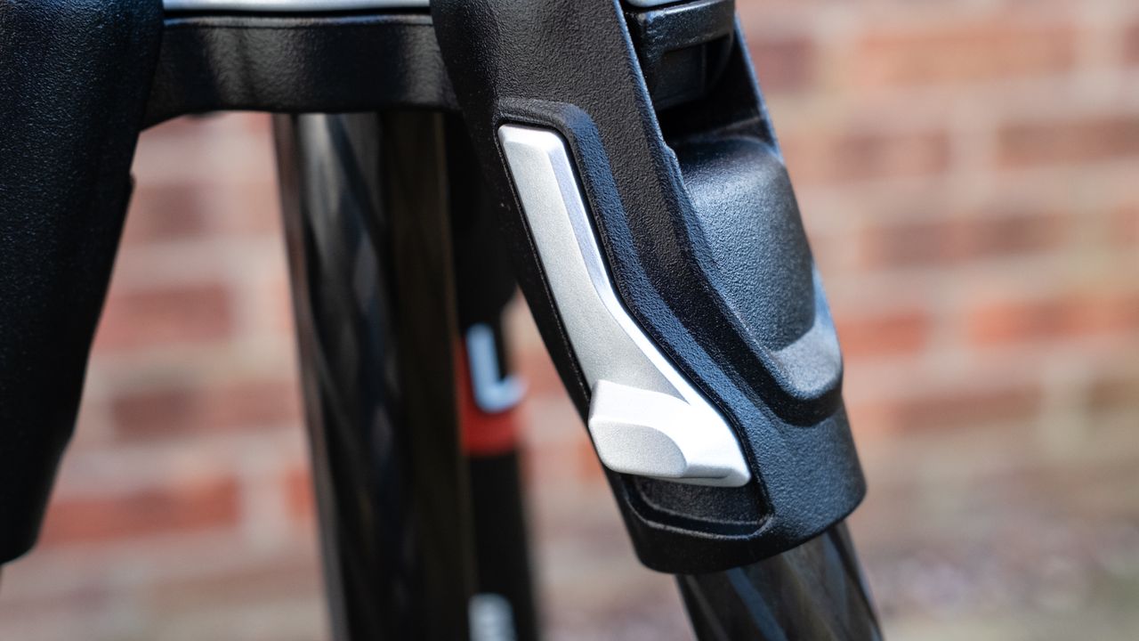 Manfrotto Befree Advanced Carbon Fiber Travel Tripod leg lock