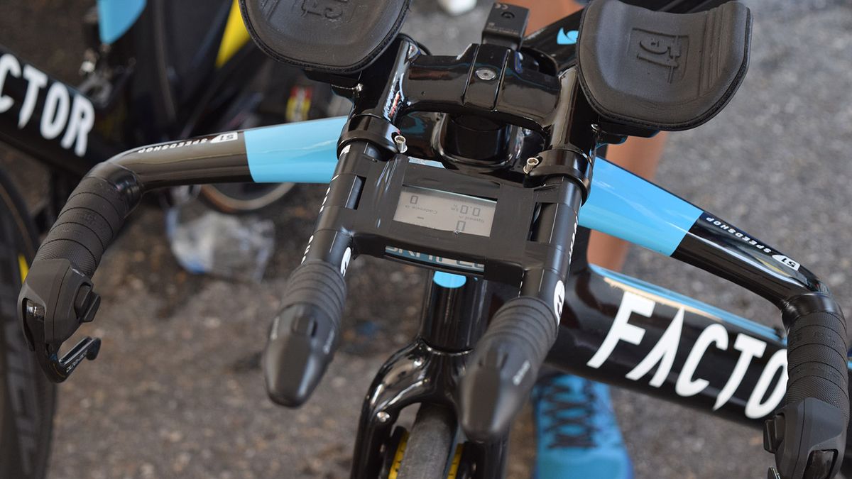 Stijn Vandenburgh had an unorthodox method of securing his SRM PC-8 head unit