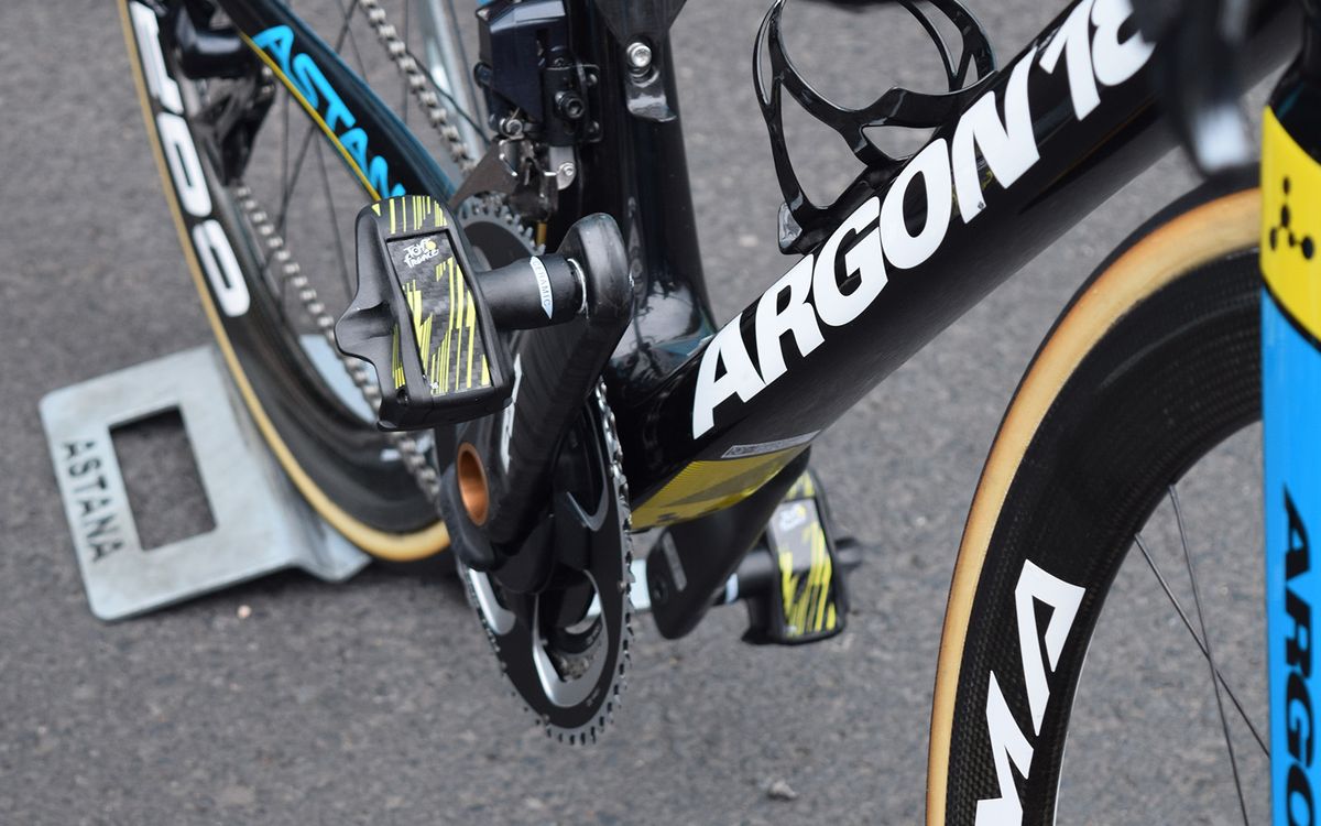 Look's limited edition Keo Blade Carbon Ceramic Ti pedals are being raced on by Jakob Fuglsang (Astana Pro Team)