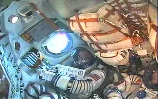 Space Tourist, Astronauts to Dock at Station