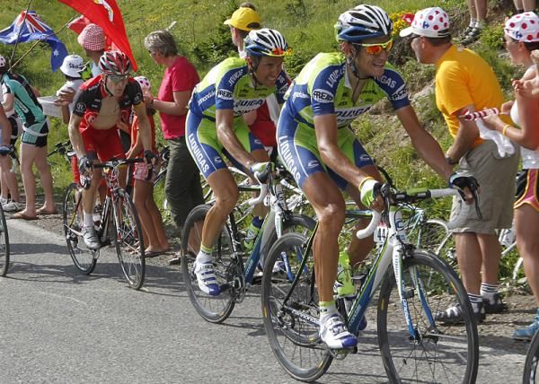 Ivan Basso is helped by a Liquigas-Doimo teammate.