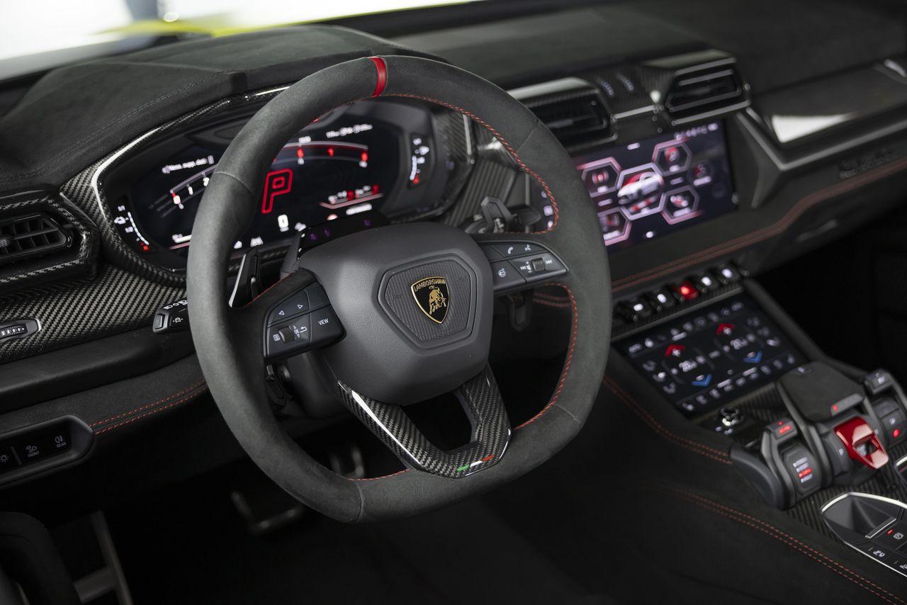 Lamborghini Urus SE Performante interior details