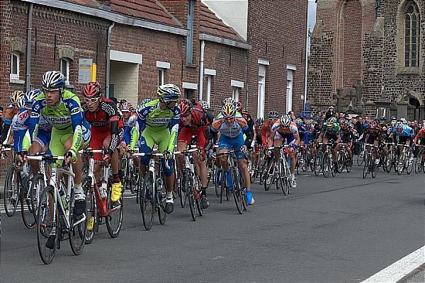 Bennati check behind him to see who has been left behind.