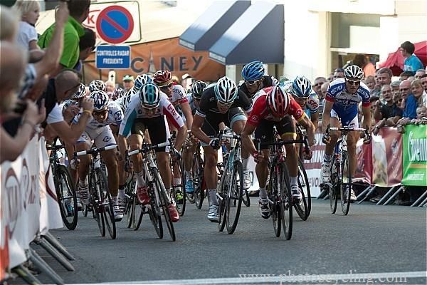 Robbie McEwen (RadioShack) takes out a frantic sprint on day one of the race formerly known as the Circuit Franco-Belge.