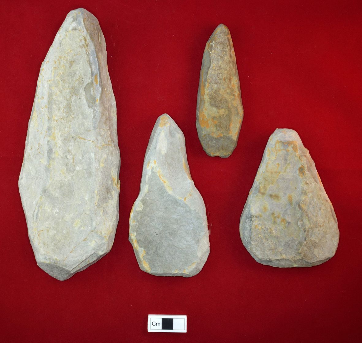 The stone tools found by the CRAG team vary in size, from around 220 millimeters (8.5 inches) in length, down to about 50 millimeters (2 inches).