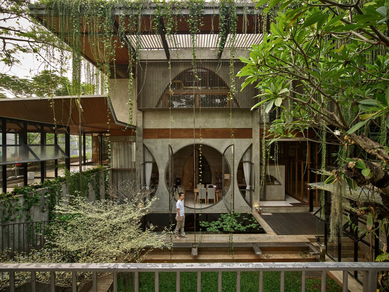 Concrete, bamboo and nature mix at RAW architecture&#039;s live/work space