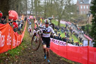 Fem Van Empel in action at the UCI World Cup Cyclocross