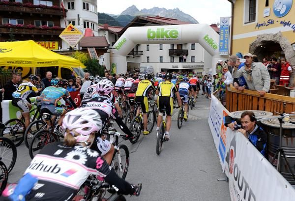 Racers roll out for stage 4's start.