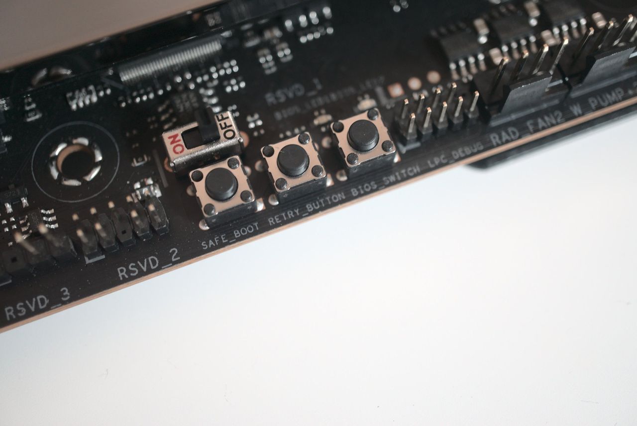 ASUS ROG X570 Crosshair VIII Extreme