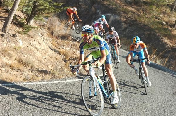 Ivan Basso (Liquigas) keeps in touch with his rivals