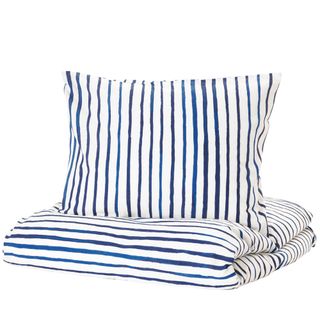 striped white with blue bedding set having striped pillow cover and quilt case