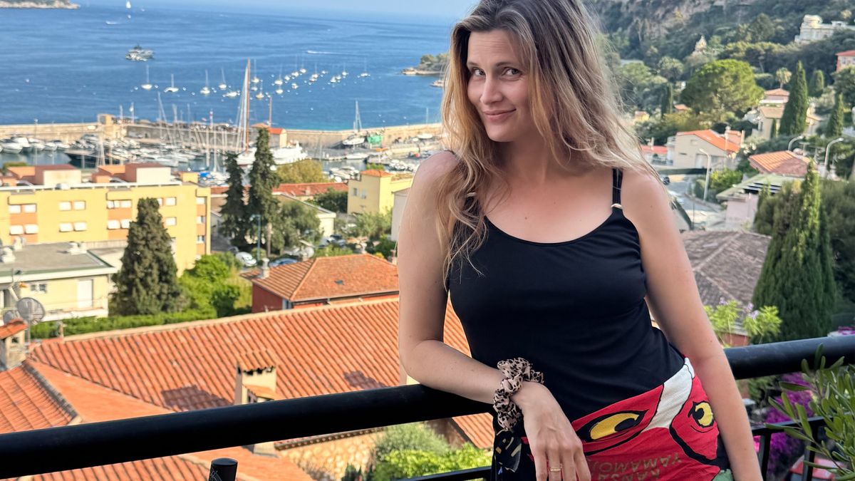 The French-Girl Styling Trick You Can Do With an Accessory You Already Own