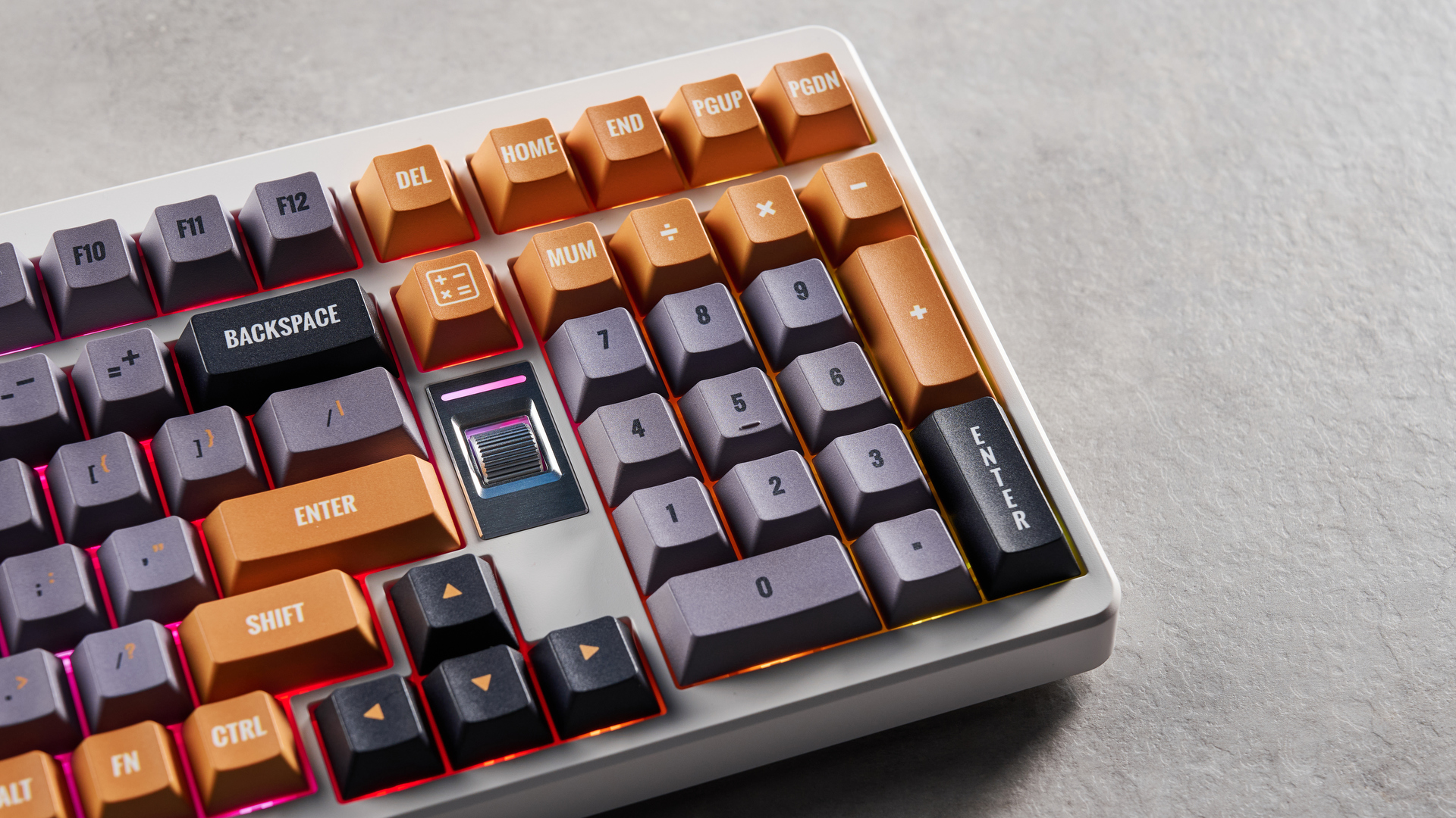 A retro-inspired McHose x Unbox Therapy UT98 mechanical keyboard
