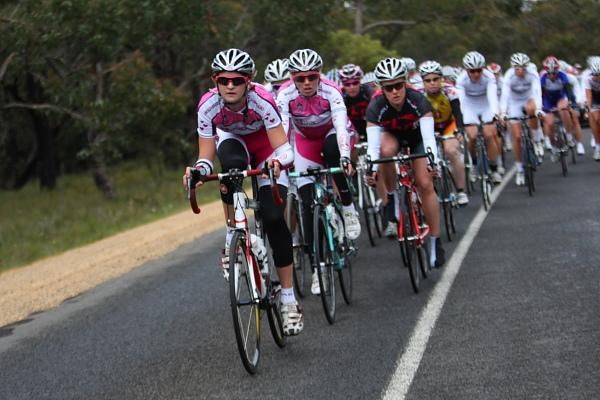 Loren Rowney (MB Cycles) keeps the pace high in the bunch
