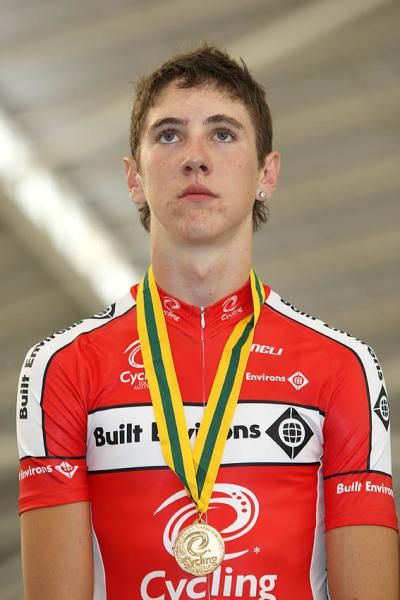 Dale Parker (SA) collects his medal for the under 19 men's omnium