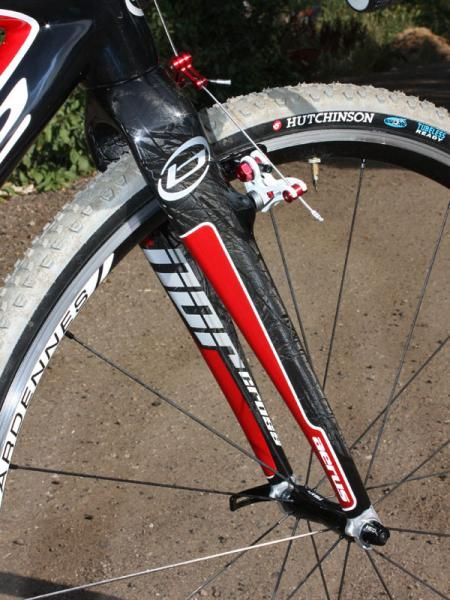 The included Norcross fork uses massive carbon blades that contribute to the accurate handling