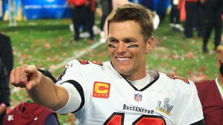 Tom Brady, in his Buccaneers jersey, pointing