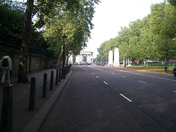 Constitution Hill "climbing" up to Hyde Park Corner