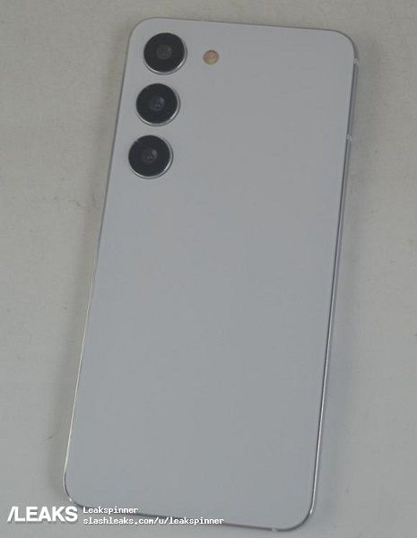 The back of the leaked dummy unit for the Galaxy S23 Plus.