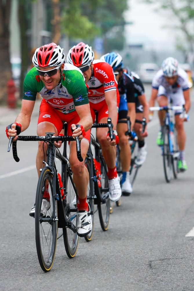 Bernard Sulzberger leads the charge to come across to the breakaway.