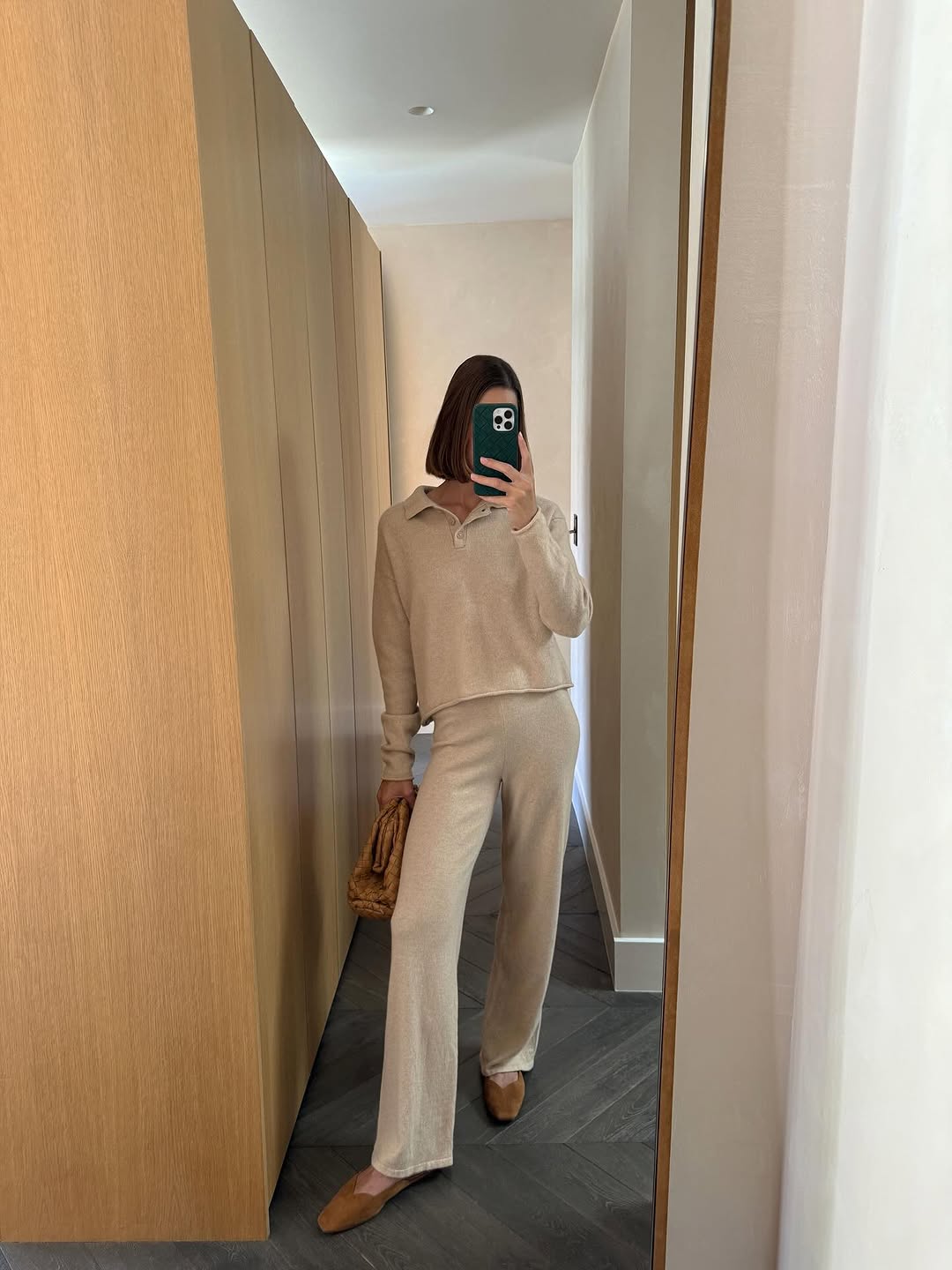 woman wearing fall sweatpant outfit 2025